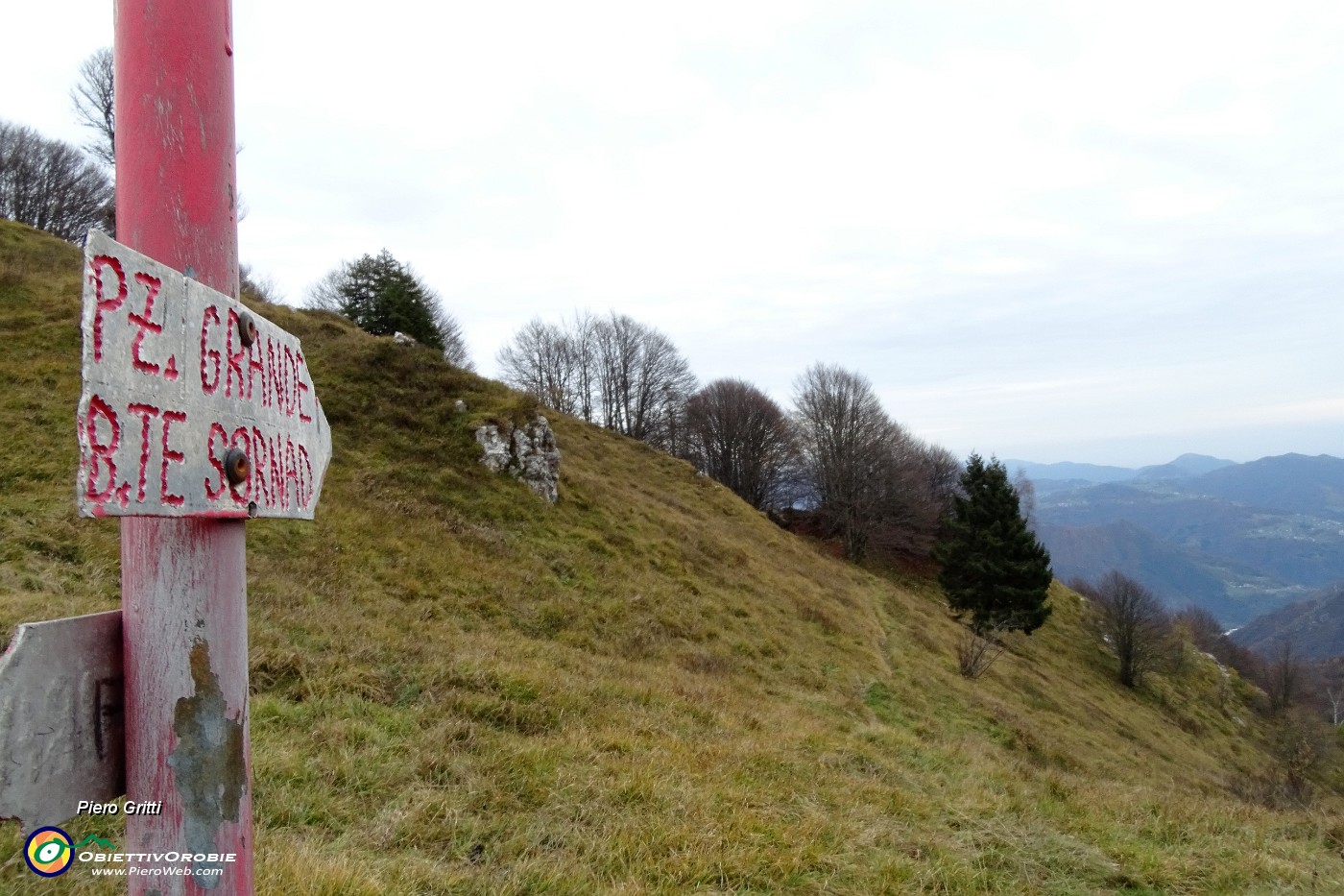 88 Dalla Sella del Sornadello (1530 m) percorro in ispezione un tratto verso il Pizzo Grande.JPG